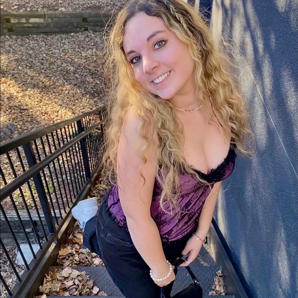 Meet your Posher, Meredith - Picture 1 of 1